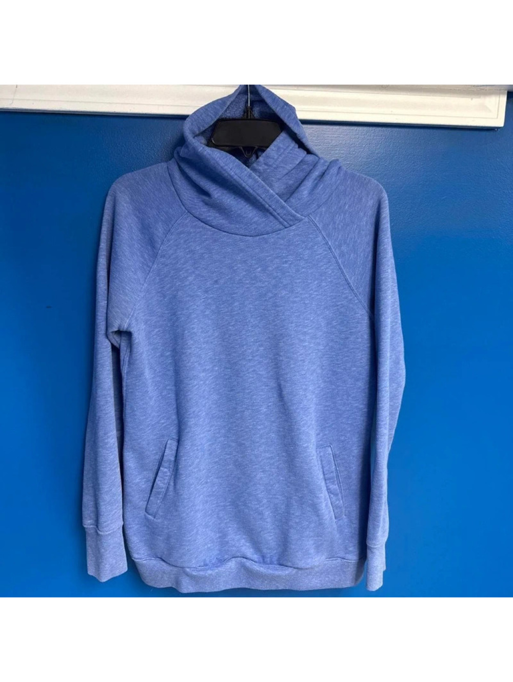 Blue heathered cowl neck sweatshirt #cowlneck #cozy